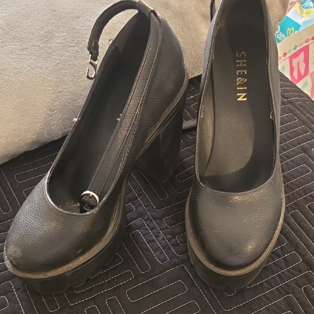 SHEIN Black Chunky Heels Versatile Elegance